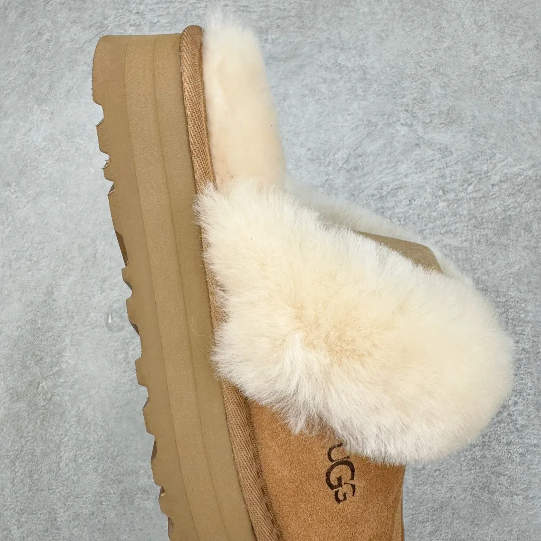 Pick up locally💰440 UGG 2550 Classic autumn and winter sheepskin and fur integrated snow boots. All shoes are made of ZP. Longfeng A-grade Australian imported sheepskin and fur integrated brand OEM production line. Fully follow the ZP process. OEM original pattern maker. Adhering to the principle of no original shoe development and selection. Pay attention to every detail. The most authentic version on the market. TREADLITE "light wing" technology outsole. Lightweight/durable/flexible/pile size: 35 36 37 38 39 40 41 Coding: by2936060
